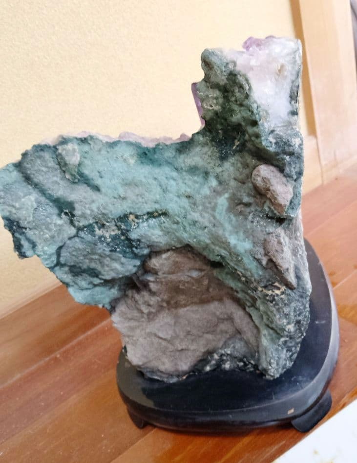 紫色の結晶原石 約12kg 台座付 美品‼️