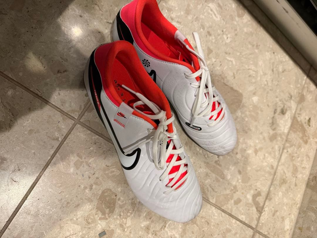 Nike サッカースパイク ホワイト/レッド Nike tempo