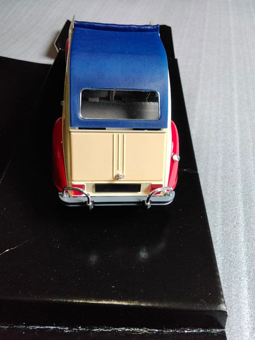 CITROEN　２CV　（LA　VACHE　QUI　RIT）　箱あり