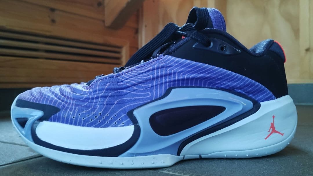 ひ*ん様 NIKE　ルカ 3 ジュニア バスケットボールシューズ２２,５cm