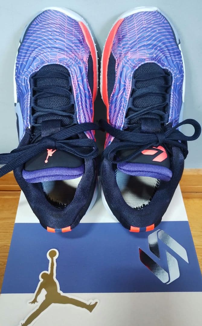 ひ*ん様 NIKE　ルカ 3 ジュニア バスケットボールシューズ２２,５cm