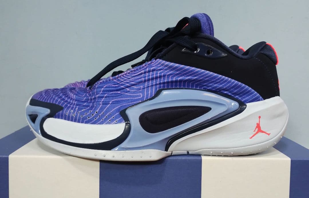 ひ*ん様 NIKE　ルカ 3 ジュニア バスケットボールシューズ２２,５cm