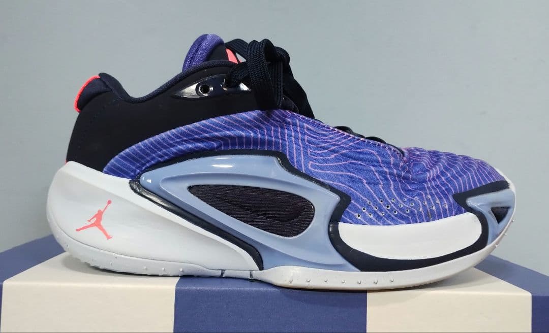 ひ*ん様 NIKE　ルカ 3 ジュニア バスケットボールシューズ２２,５cm
