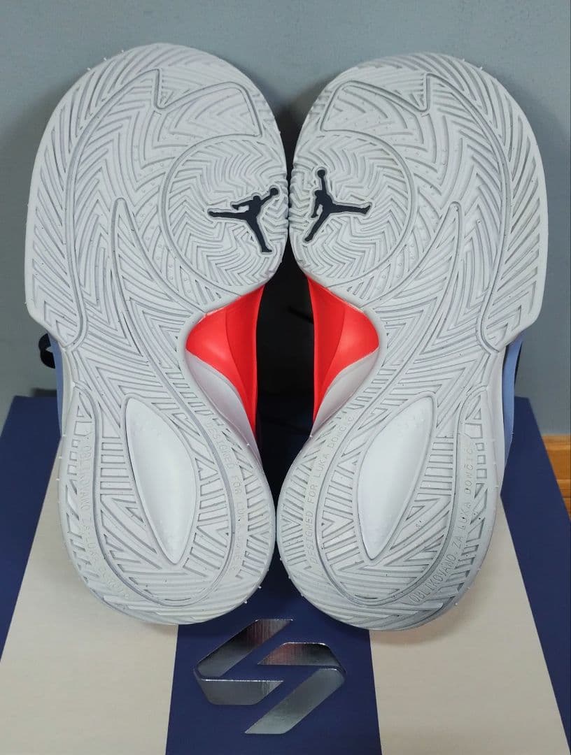 ひ*ん様 NIKE　ルカ 3 ジュニア バスケットボールシューズ２２,５cm