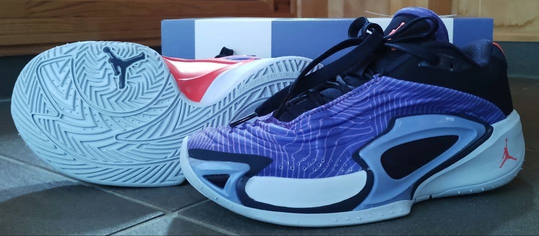 ひ*ん様 NIKE　ルカ 3 ジュニア バスケットボールシューズ２２,５cm