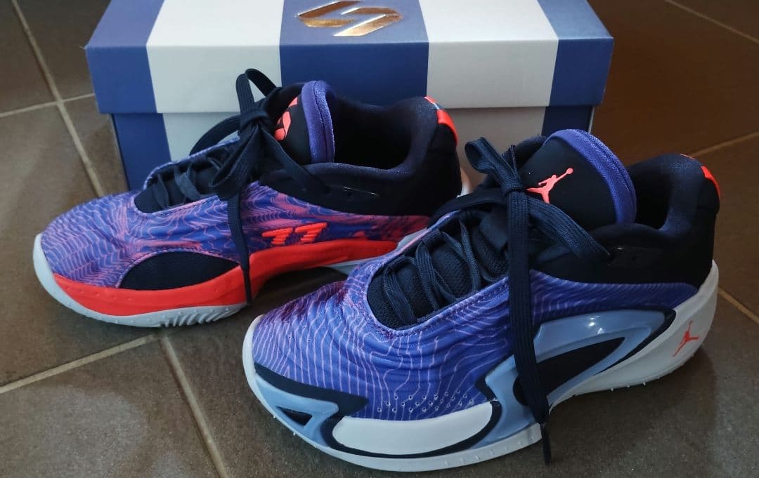 ひ*ん様 NIKE　ルカ 3 ジュニア バスケットボールシューズ２２,５cm