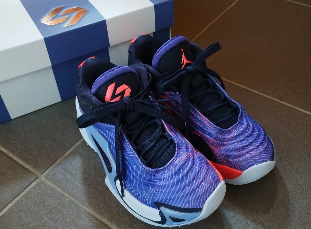 ひ*ん様 NIKE　ルカ 3 ジュニア バスケットボールシューズ２２,５cm