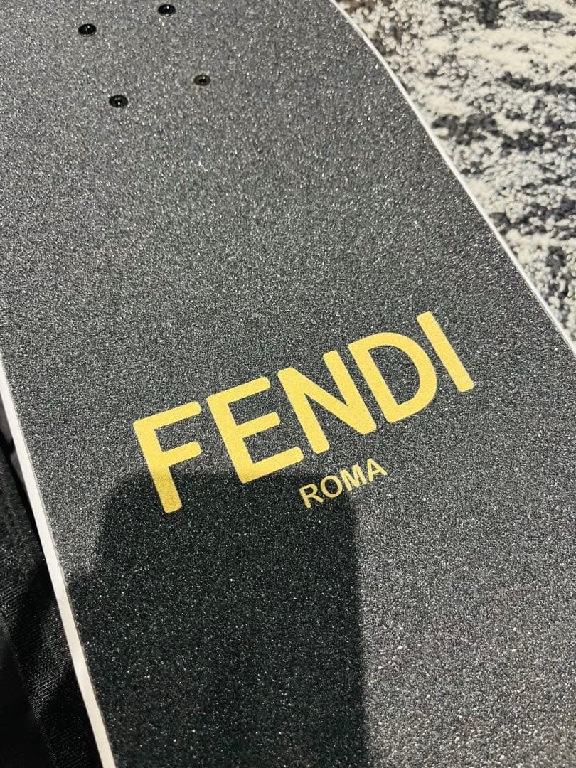 新品未使用　FENDI ROMA スケートボード