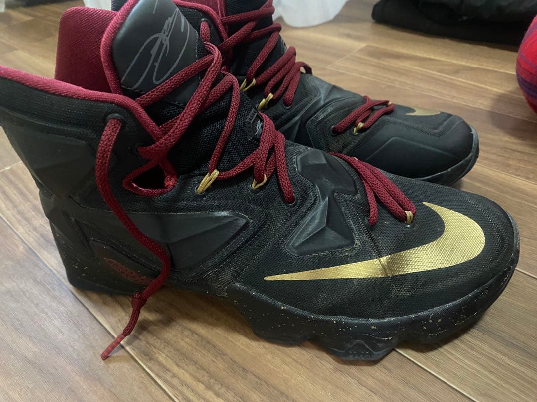 Nike LeBron 13 シューズ 黒/金/赤