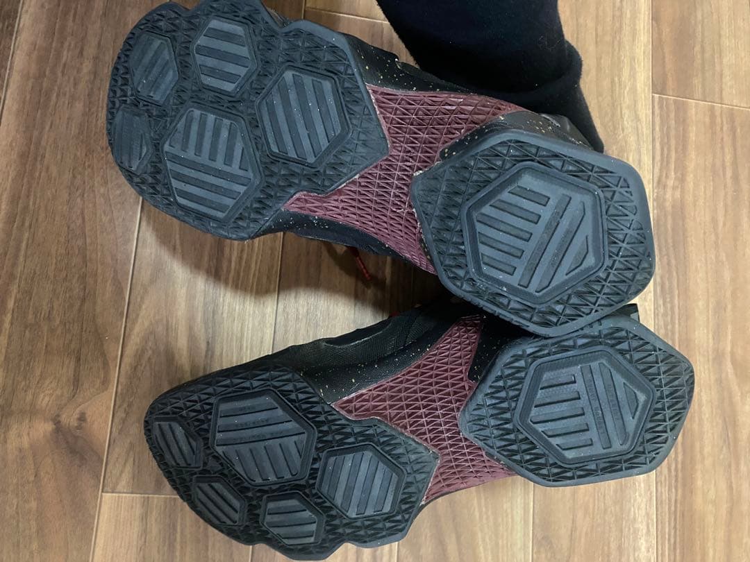 Nike LeBron 13 シューズ 黒/金/赤