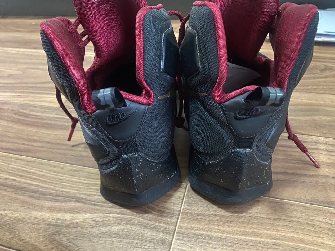 Nike LeBron 13 シューズ 黒/金/赤