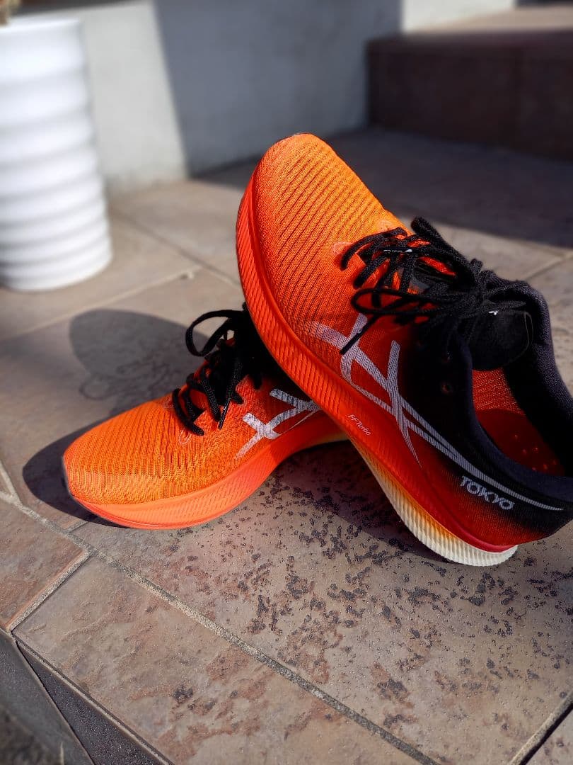 メタスピードエッジ　ASICS TOKYO スパイクシューズ オレンジ/ブラック