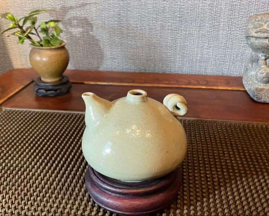 アンティーク・青白磁(影青・いんちん)耳付水滴　唐木鑑賞台座付・２点セット　レア