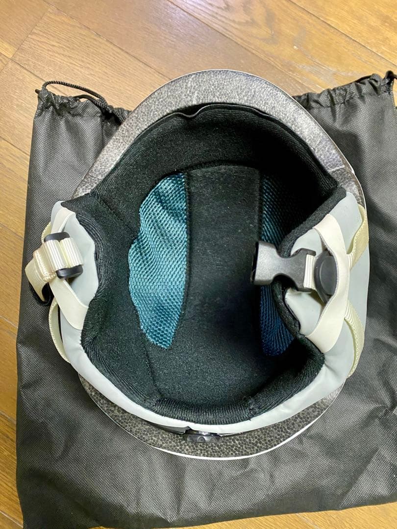 新品未使用　Salomon ホワイトヘルメット 収納袋付き