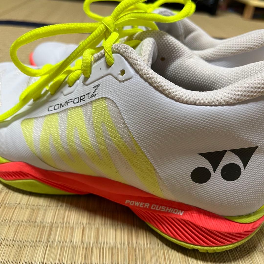 【美品】YONEX パワークッションコンフォートZワイドミッド