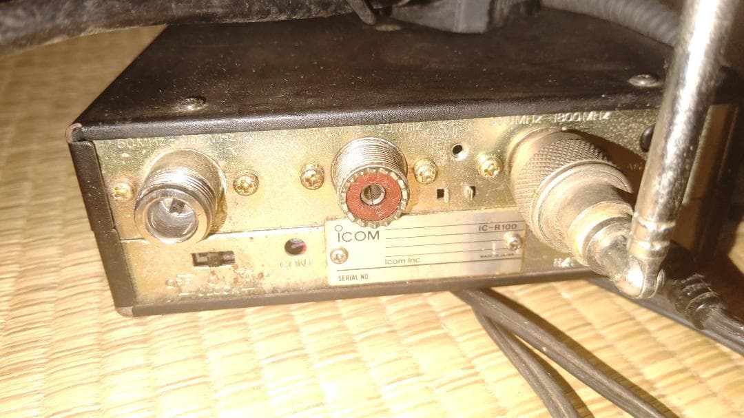 ICOM IC-R100 受信機 中古　ジャンク扱い
