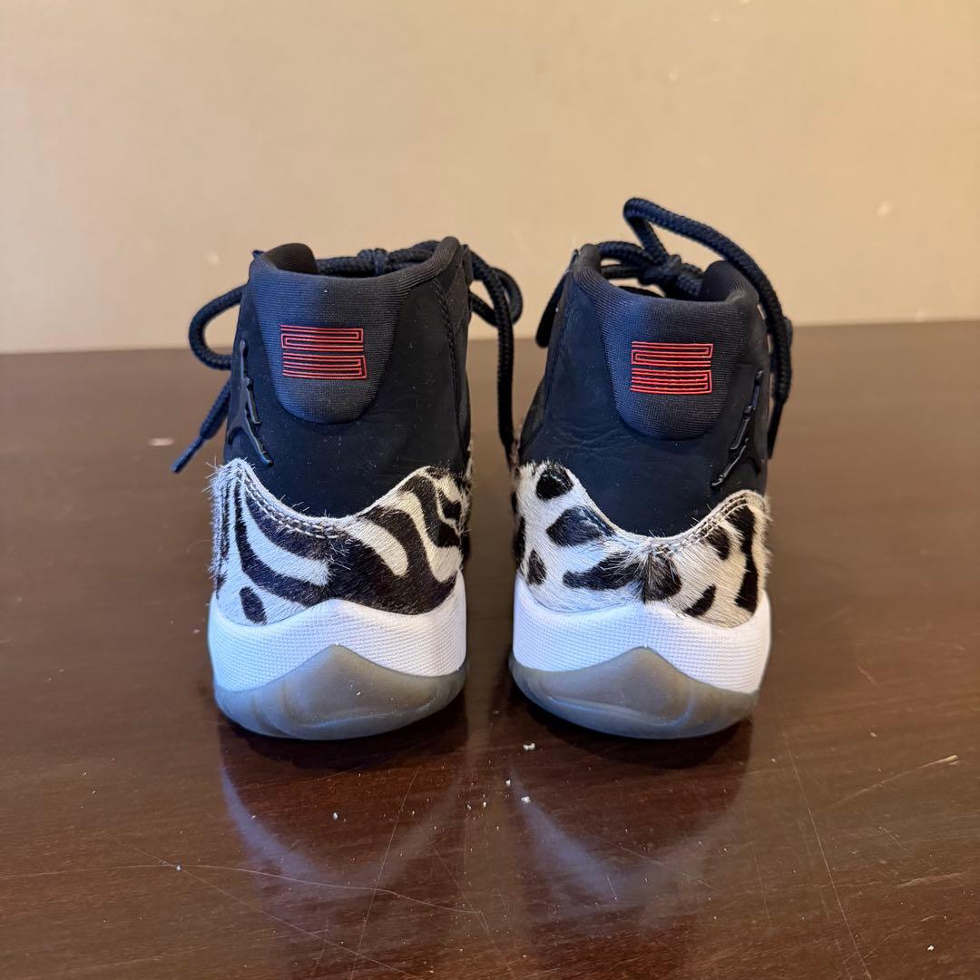 Air Jordan 11 ヒョウ柄スニーカー