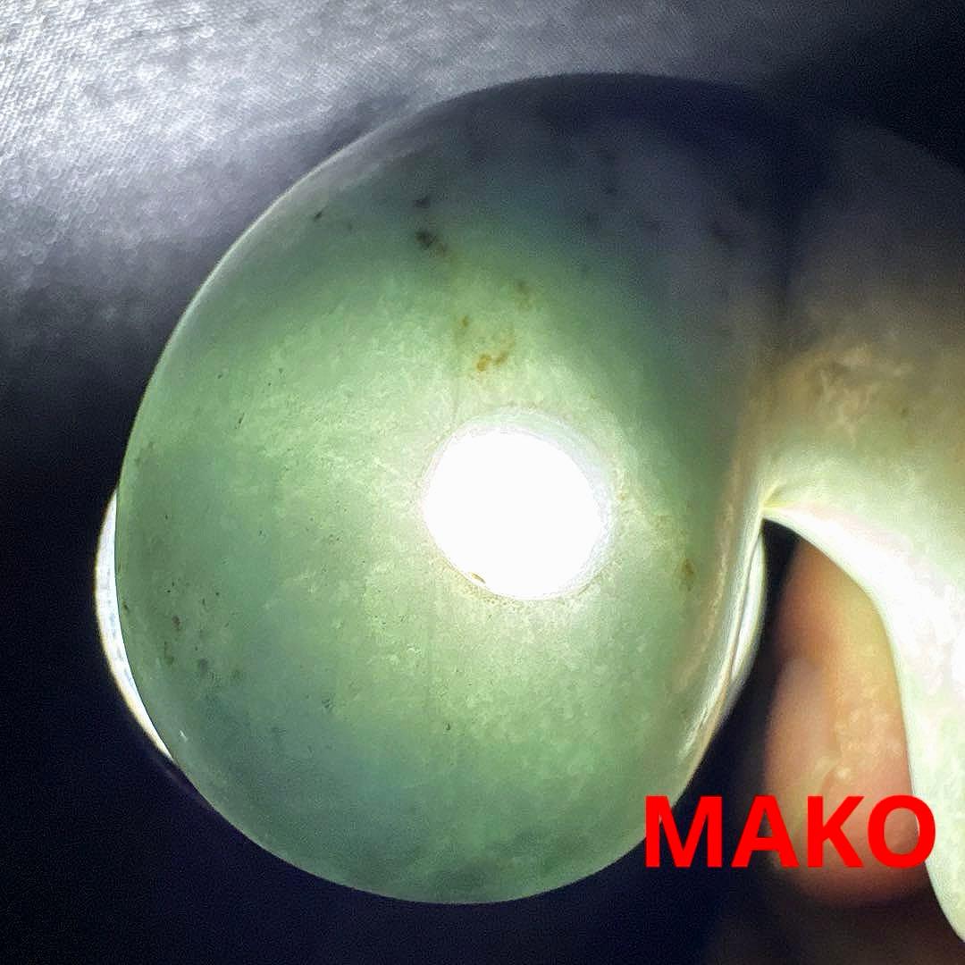 M1829☆糸魚川翡翠【勾玉】72g☆天然石　原石☆50306