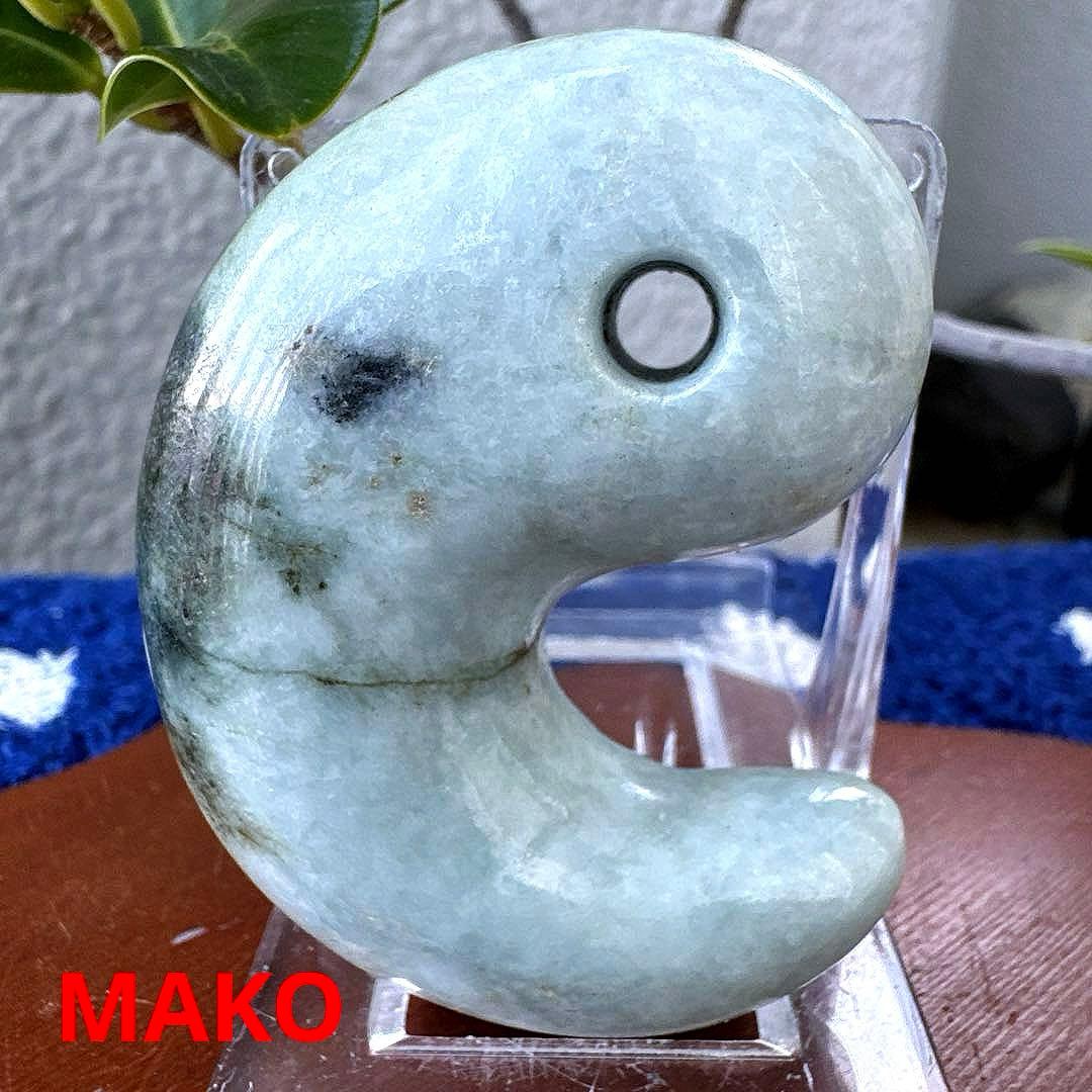 M1829☆糸魚川翡翠【勾玉】72g☆天然石　原石☆50306