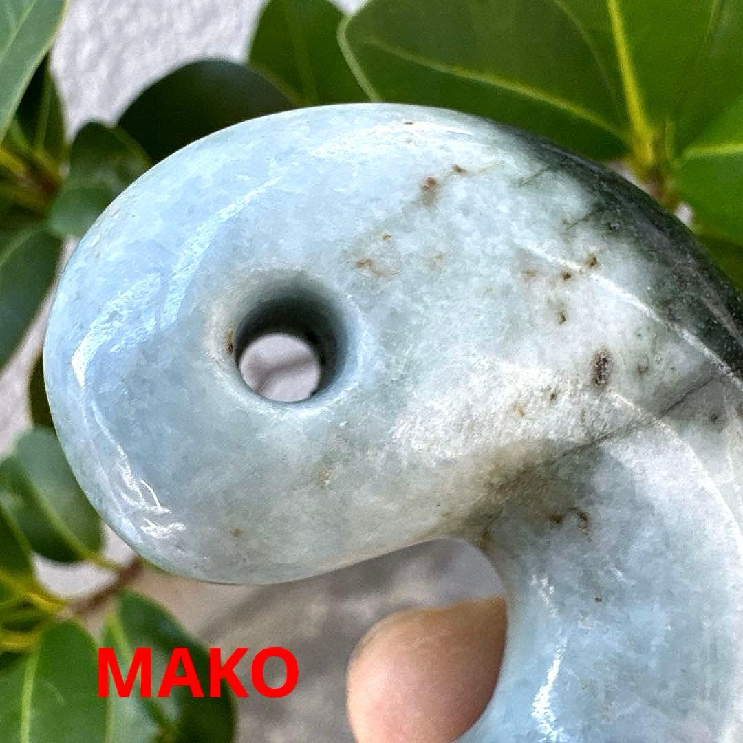 M1829☆糸魚川翡翠【勾玉】72g☆天然石　原石☆50306