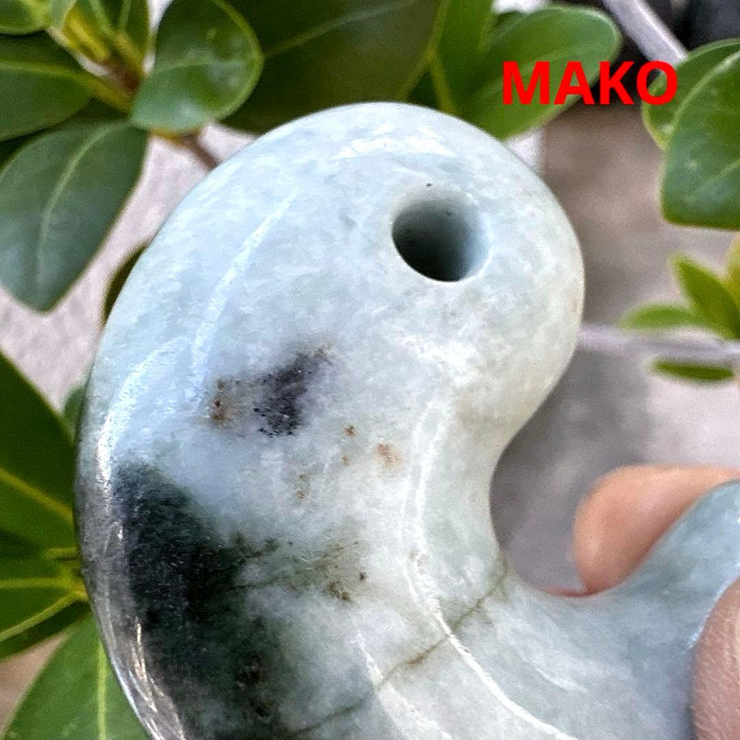 M1829☆糸魚川翡翠【勾玉】72g☆天然石　原石☆50306