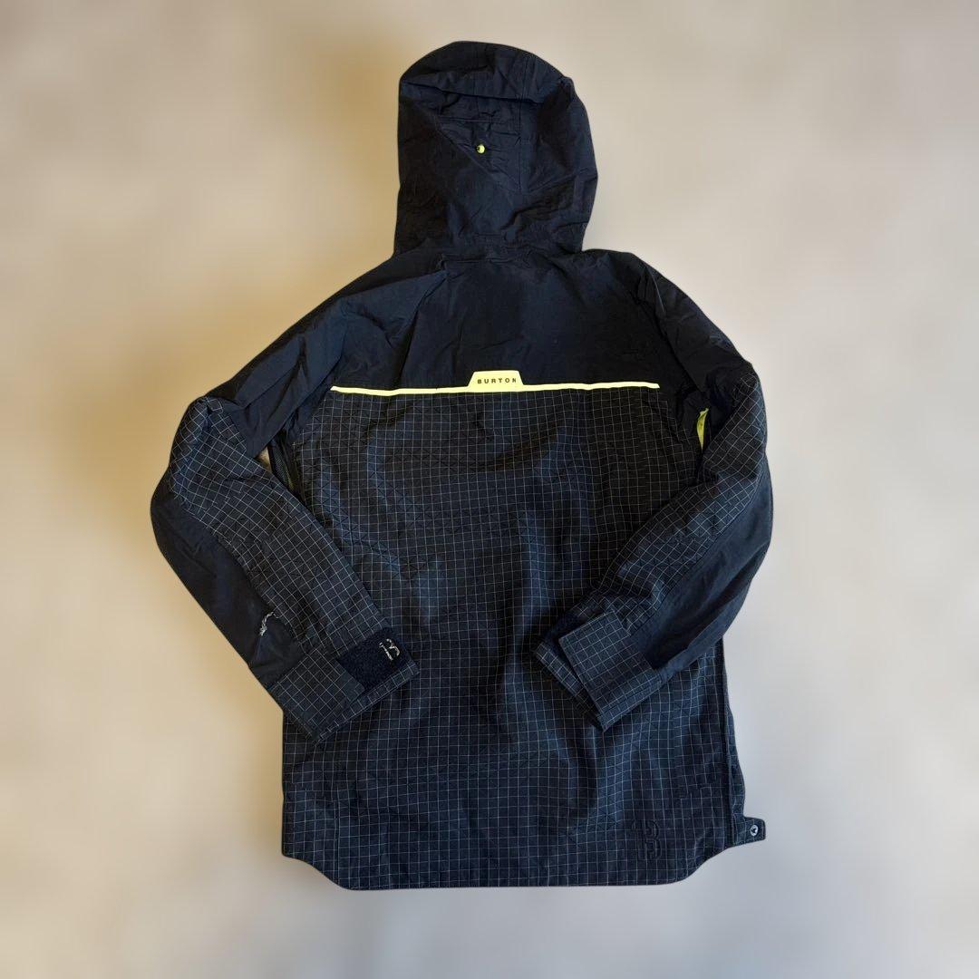 BURTON スノーボードジャケット 防水衣類専用の洗剤で洗いました。