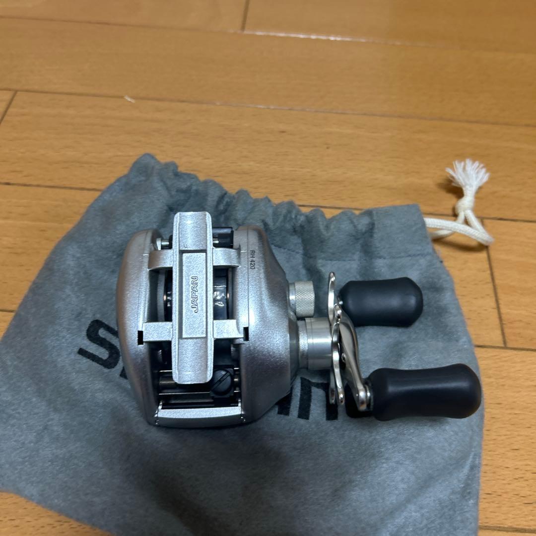 SHIMANO ベイトリール 収納袋付き