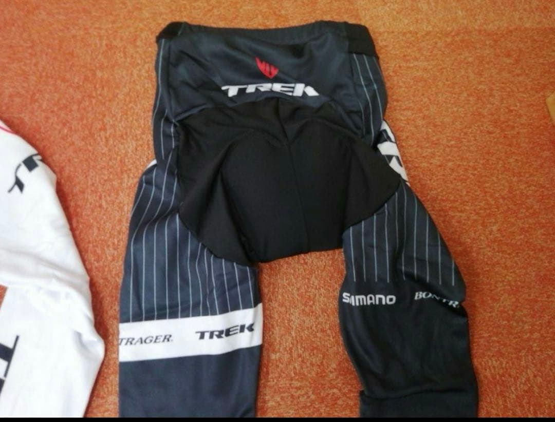 新品タグ付き　シマノ　TREK FACTORYレプリカ　上下　サイズＸＬ