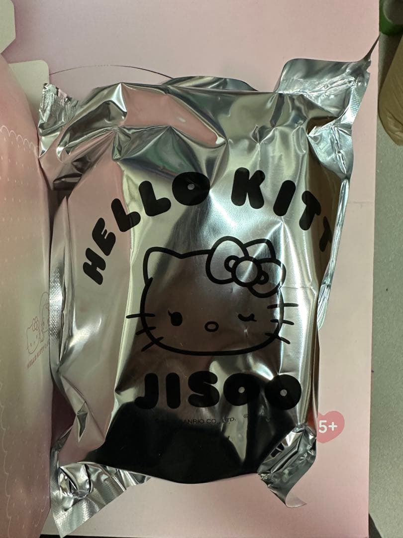 BLACKPINK ジス ハローキティぬいぐるみ キーホルダー ブラックグレー