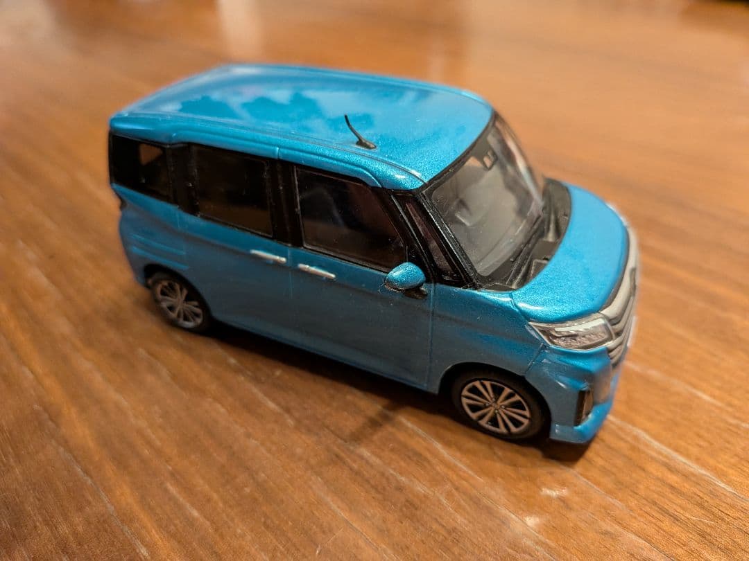 TOYOTA ルーミー カラーサンプル ターコイズブルーマイカメタリック