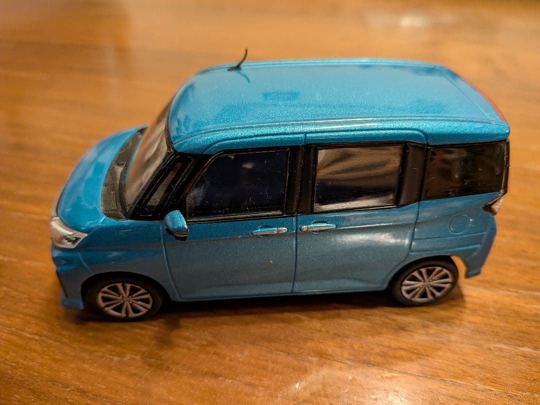 TOYOTA ルーミー カラーサンプル ターコイズブルーマイカメタリック
