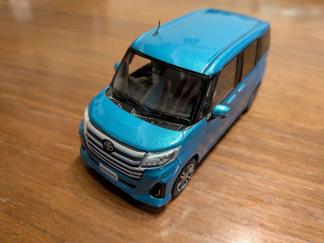 TOYOTA ルーミー カラーサンプル ターコイズブルーマイカメタリック
