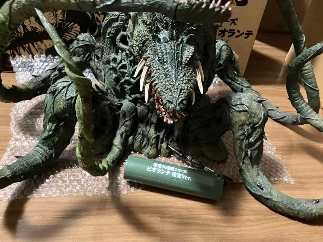 ゴジラ　ビオランテ　発光　東宝大怪獣シリーズ