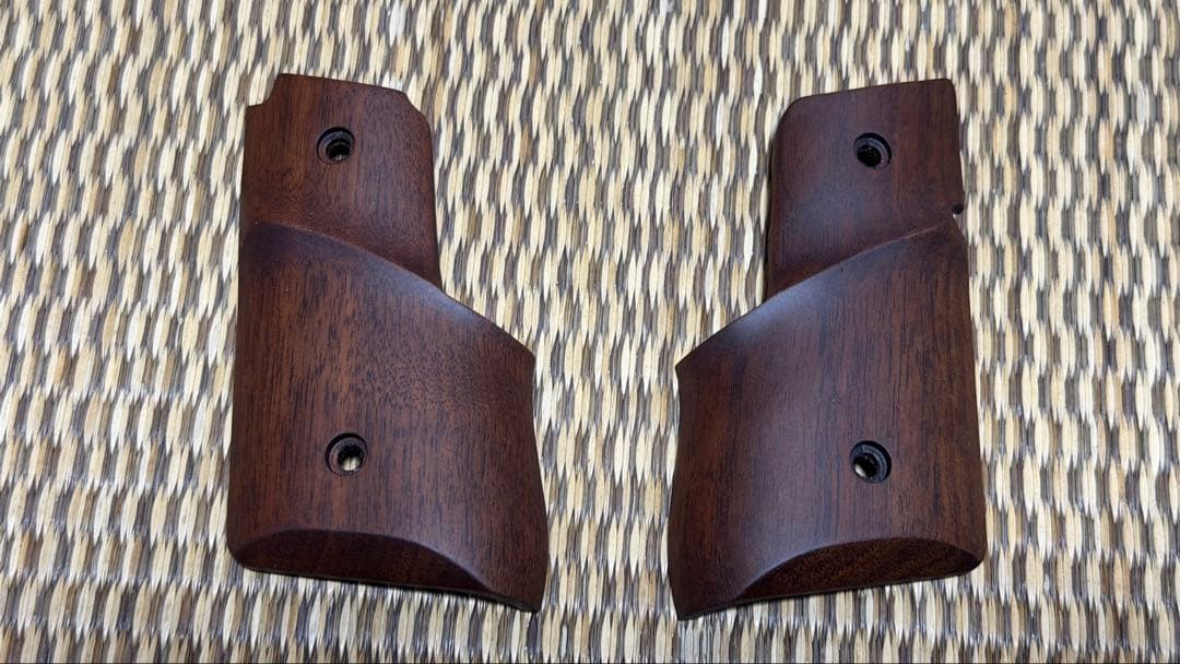 東京マルイ千束の銃用木製グリップ