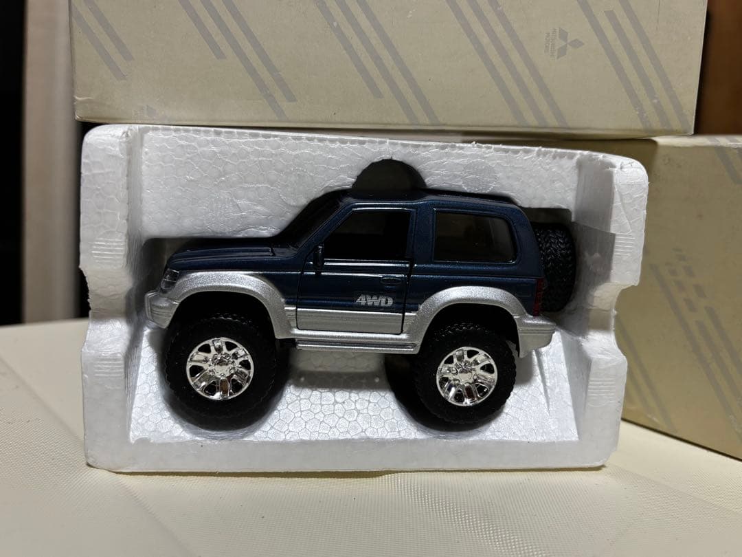 三菱パジェロミニ 非売品販促ミニカー 赤と紺の2台セット