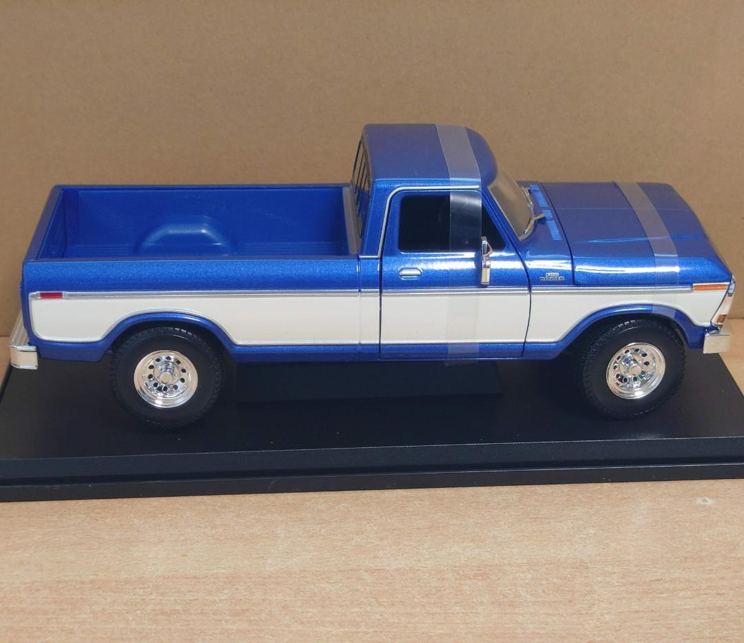 1/18 フォード F150 ピックアップトラック ブルー 1979 Ford