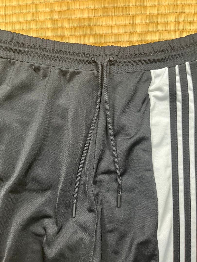 adidas アディブレイク　限定モデル トラックパンツ　ブラックピンク着用
