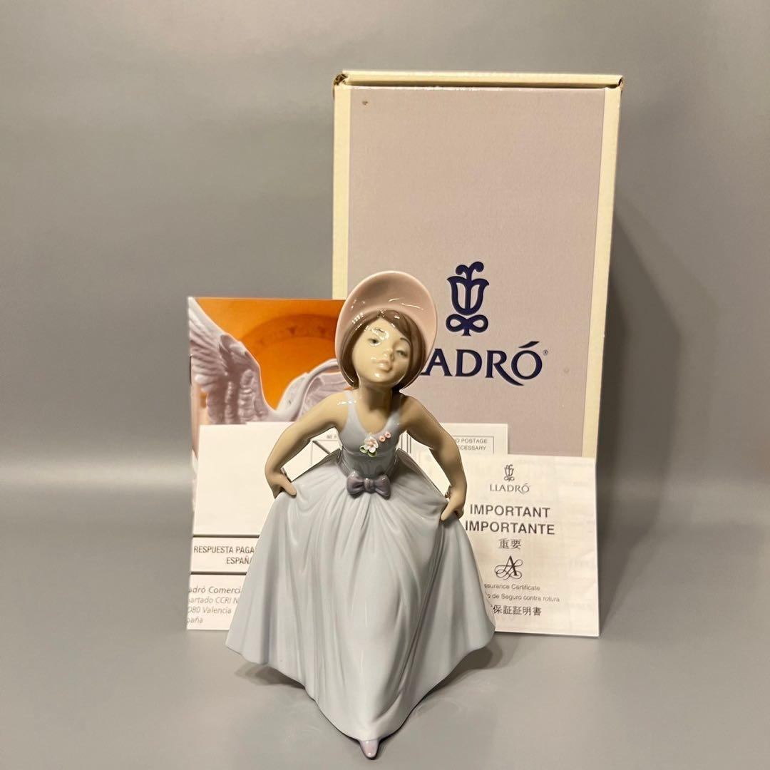 美品　LIADRO リヤドロ 帽子をかぶった前かがみの少女　希少