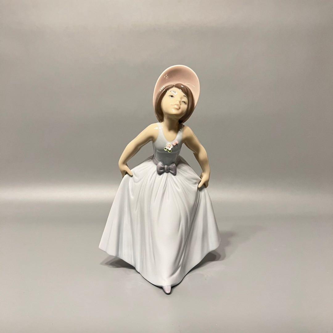 美品　LIADRO リヤドロ 帽子をかぶった前かがみの少女　希少