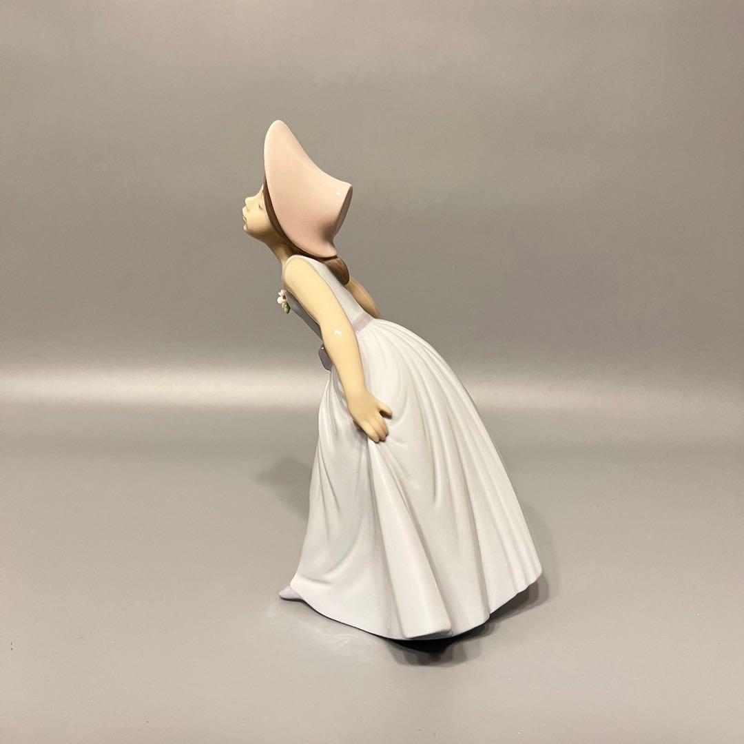 美品　LIADRO リヤドロ 帽子をかぶった前かがみの少女　希少