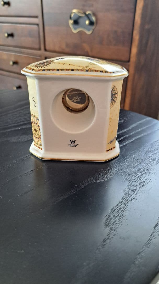 wedgewood置時計 陶器製 八角形置時計 地図とコンパスデザイン.。動作可