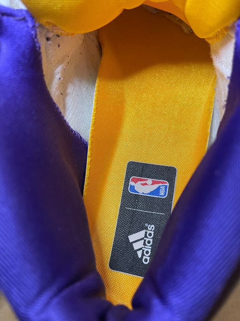 アディダス　NBAレイカーズバスケットシューズ