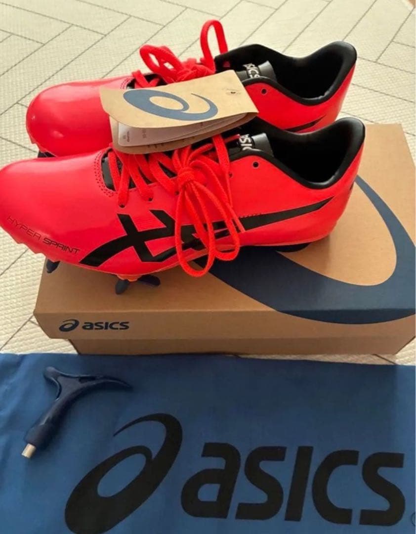 asics スパイクシューズ 赤