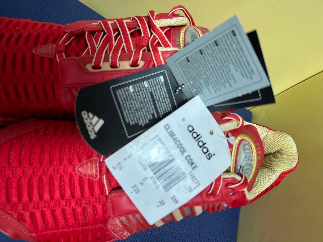 adidas コカコーラ　限定品シューズ　スニーカー【23.5センチ】