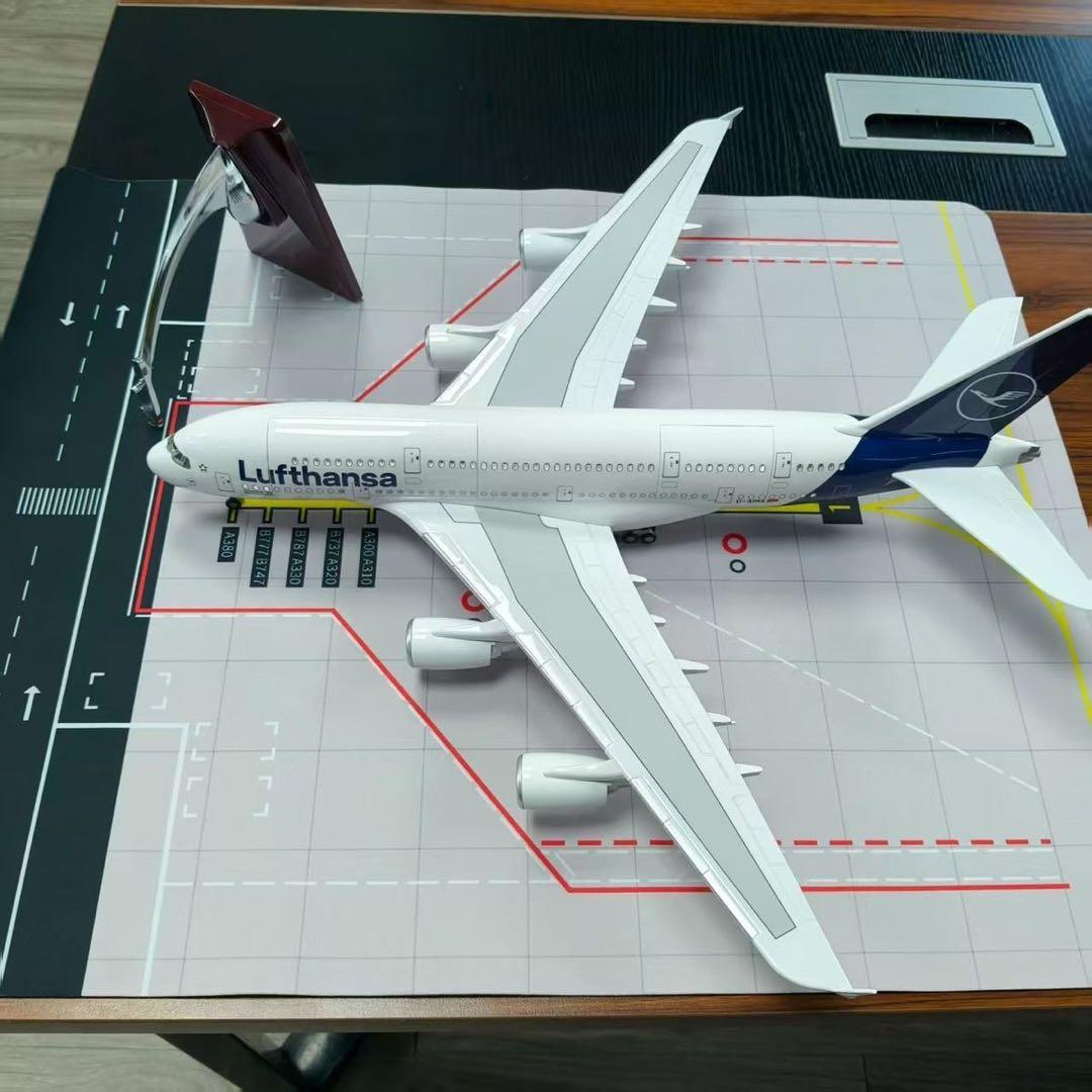 1/160 A380 ルフトハンザ 内部可視 LED付 組立式 空港マット付
