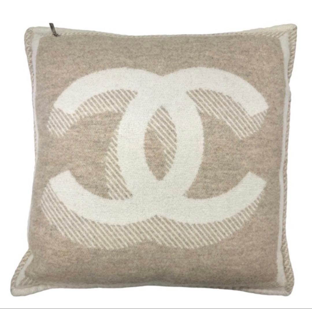 CHANEL CCロゴ クッション ベージュ アイボリー AA1088