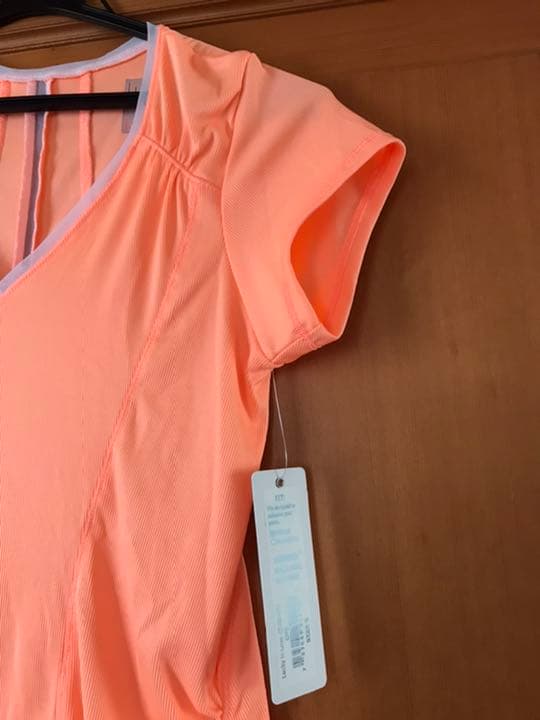 ラッキーインラブ　テニスウェア　オレンジ色トップス　US-Sサイズ　新品