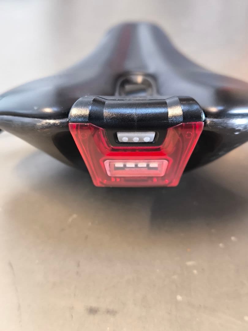 CADEX BOOST　サドル リアライト付