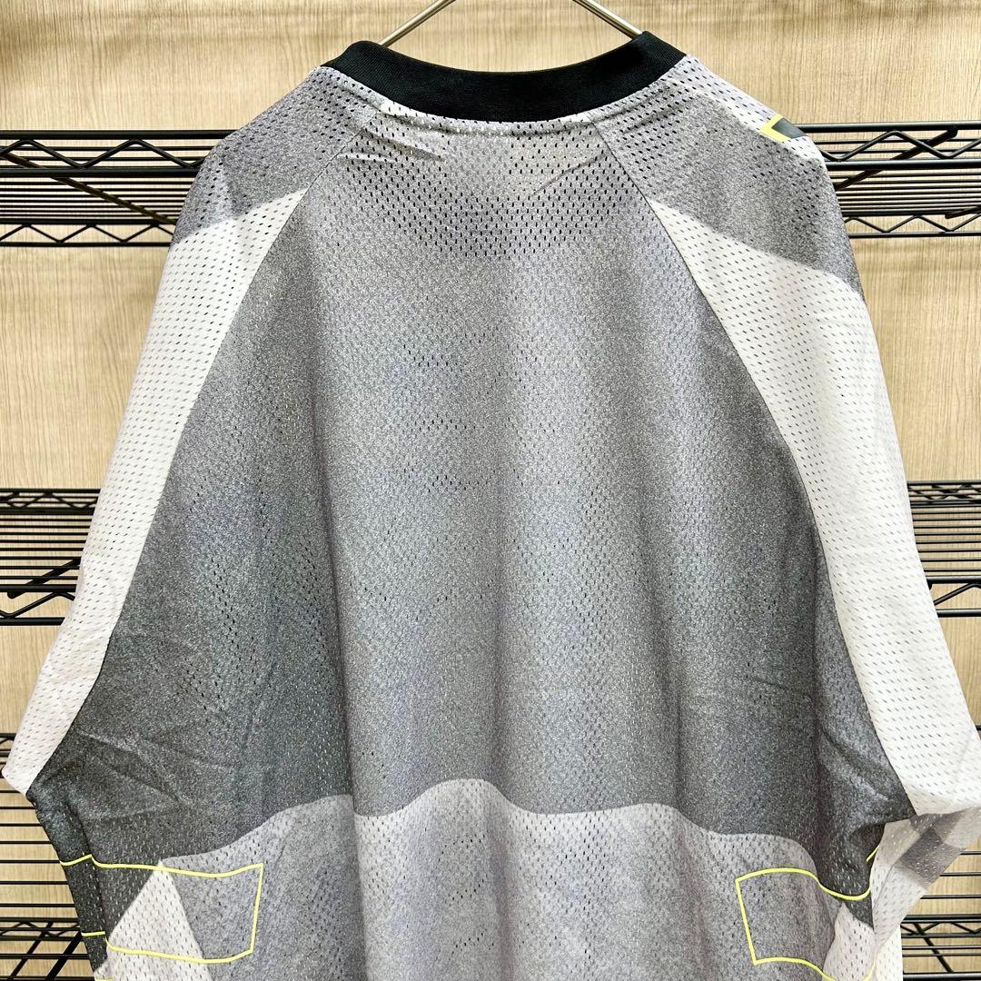 新品未使用！　adidas グラフィックメッシュ長袖Tシャツ　グレー
