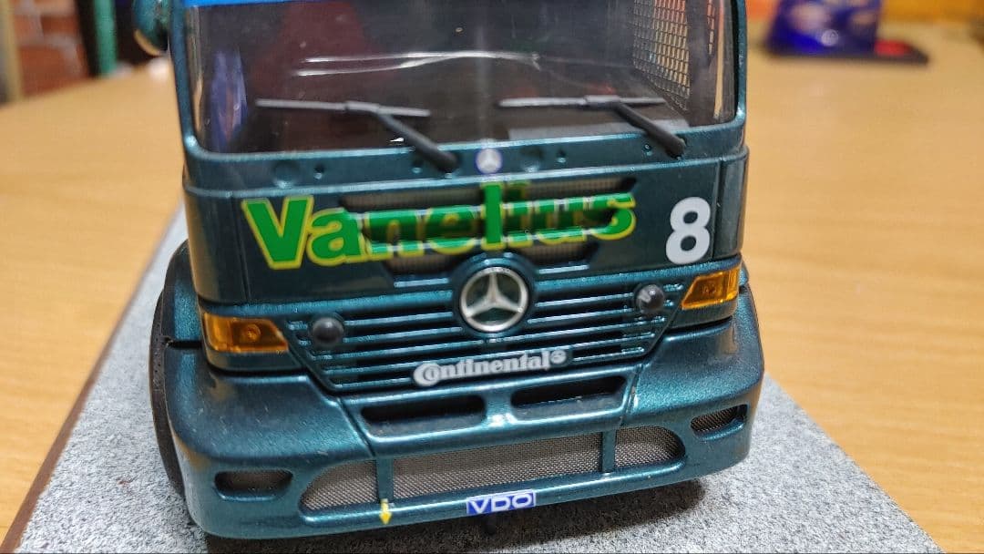 Mercedes-Benz トラック　スロットカー